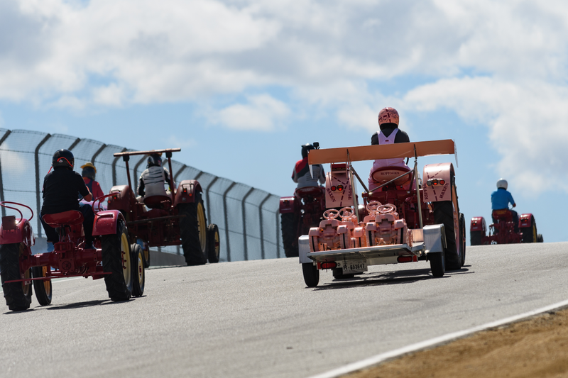 Illustration for article titled Porsche Tractor Racing Is the Real Pinnacle of Motorsport